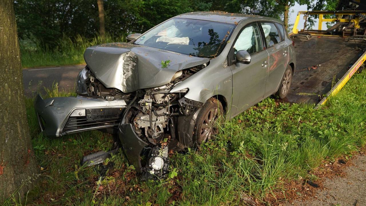 Een bergingsbedrijf voerde het wrak af (foto: SQ Vision Mediaprodukties).