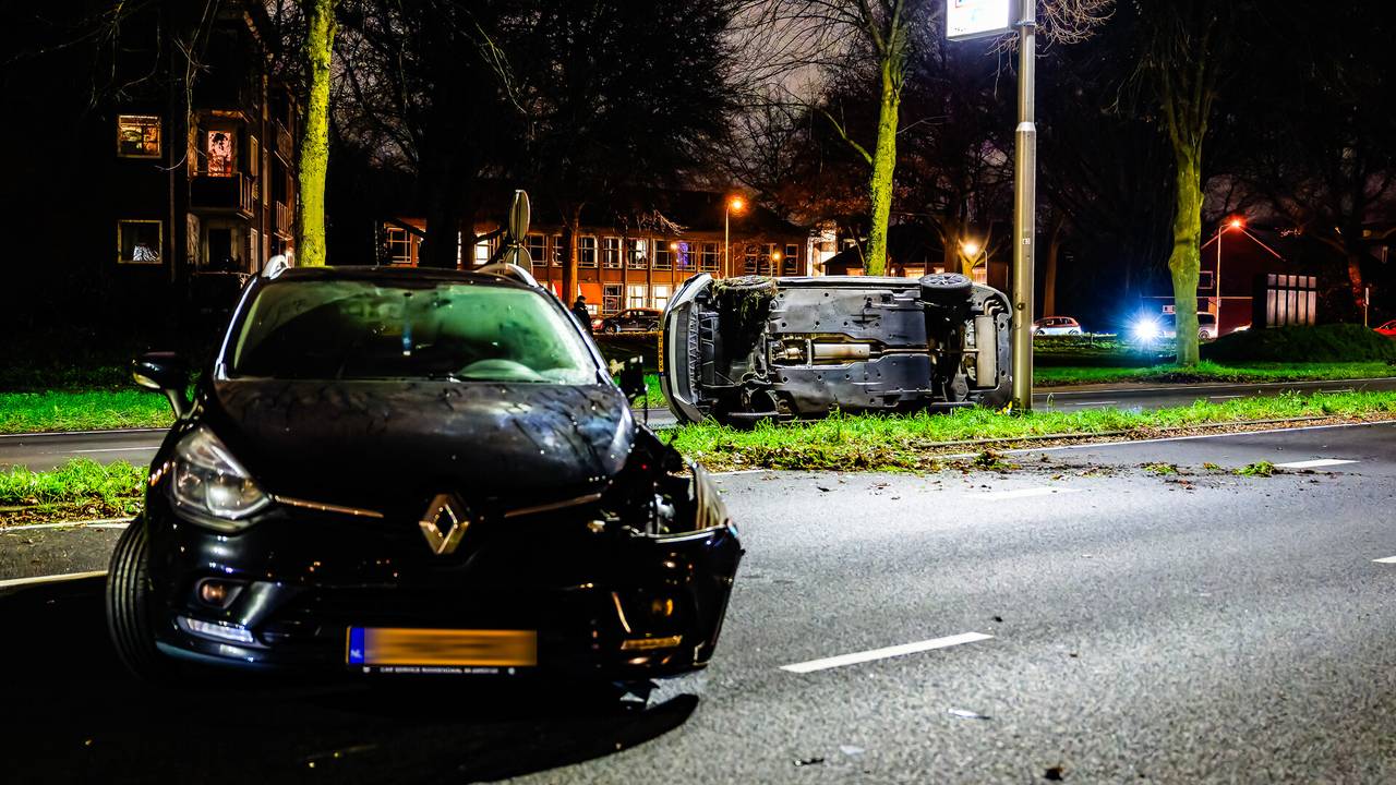 De twee auto's die elkaar raakten (foto: Jack Brekelmans/SQ Vision).