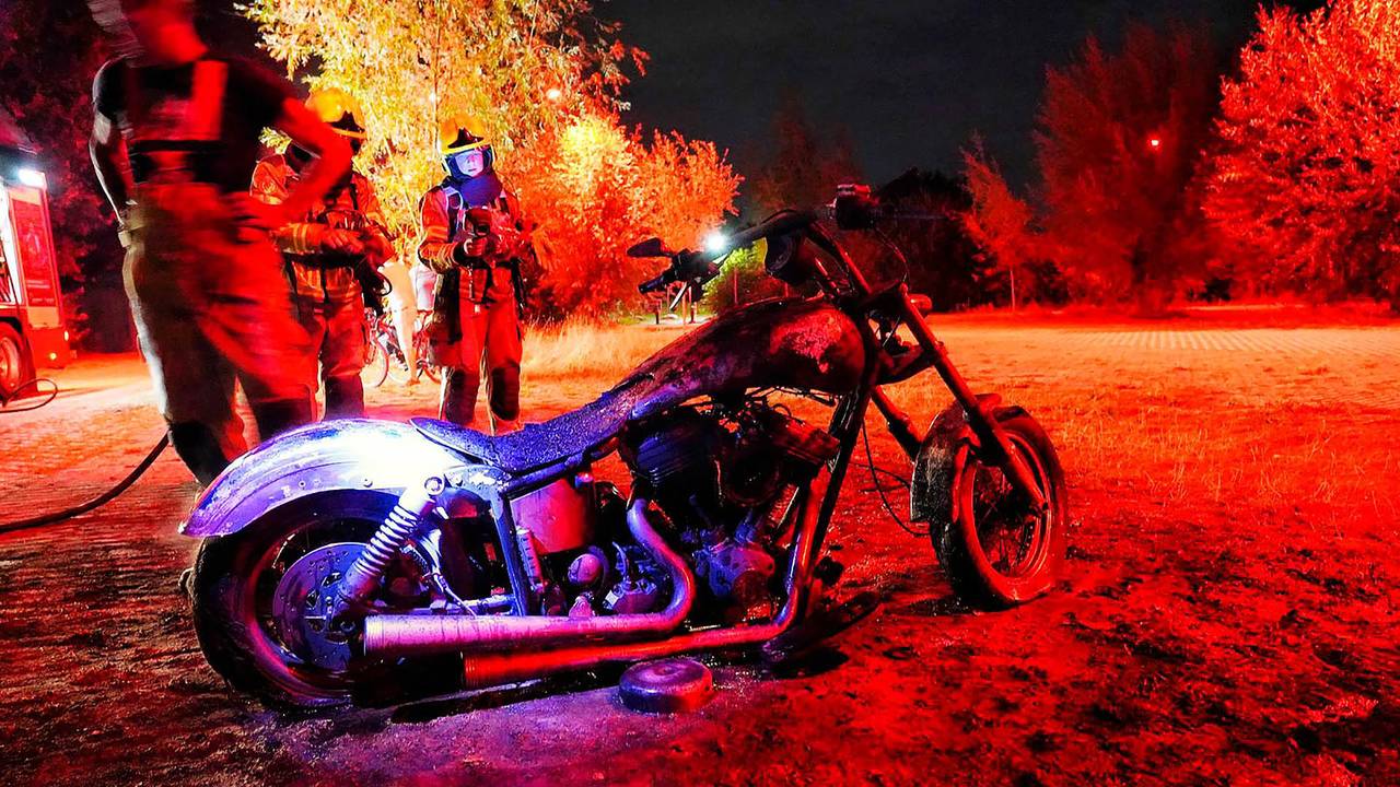 De restanten van de motor toen het blussen erop zat (foto: Jeroen Stuve/SQ Vision Mediaprodukties).