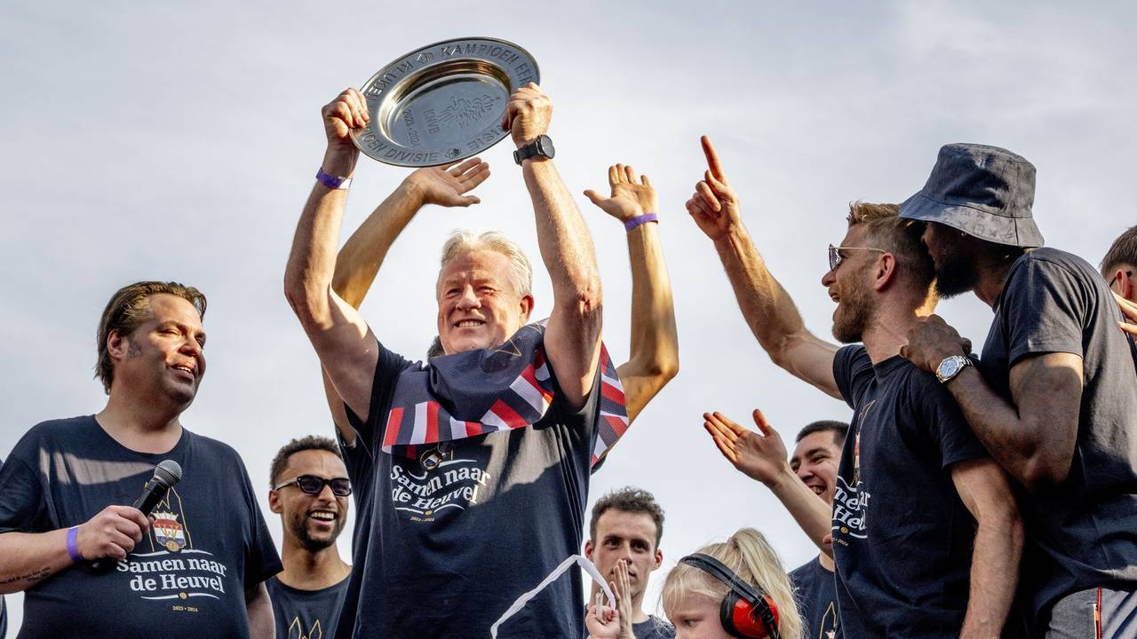Peter Maes bij het promotiefeest van Willem II (foto: ANP).
