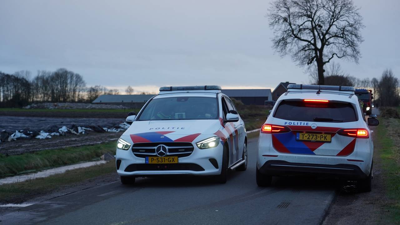 Agenten kwamen ook poolshoogte nemen (foto: Jeroen Stuve/SQ Vision).
