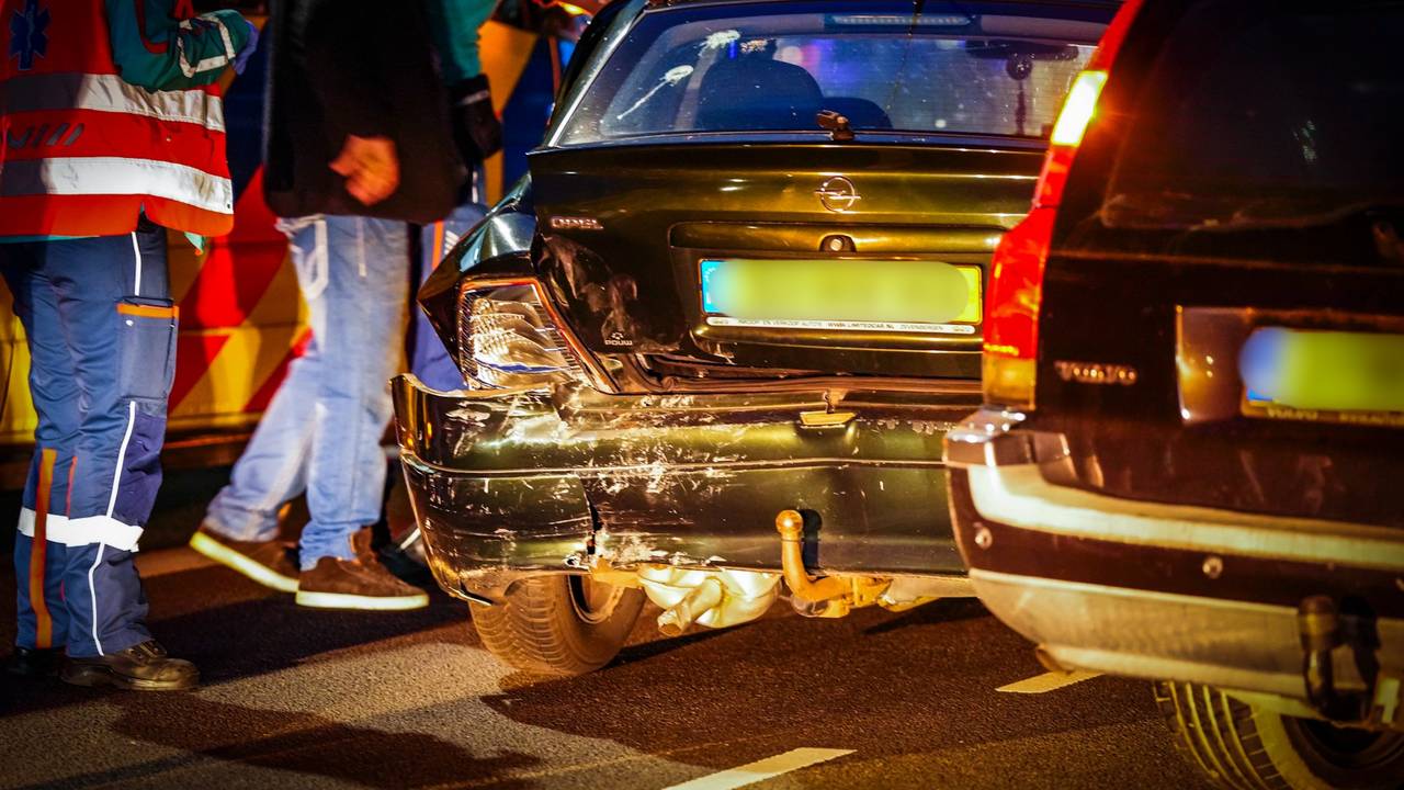 Volgens verschillende getuigen negeerde een van de twee bestuurders een rood verkeerslicht (foto: SQ Vision).