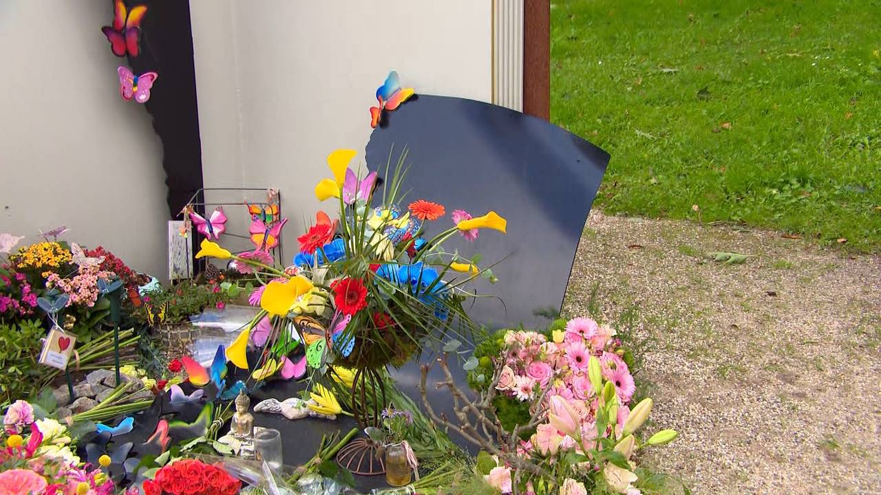 Een kleurrijke bloemenzee voor een zwarte bladzijde (Foto: Omroep Brabant)