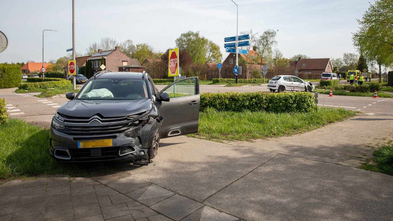 Het ongeluk gebeurde op de kruising van de Plantagebaan met de Westelaarsestraat in Wouwse Plantage (foto: Christian Traets/SQ Vision).
