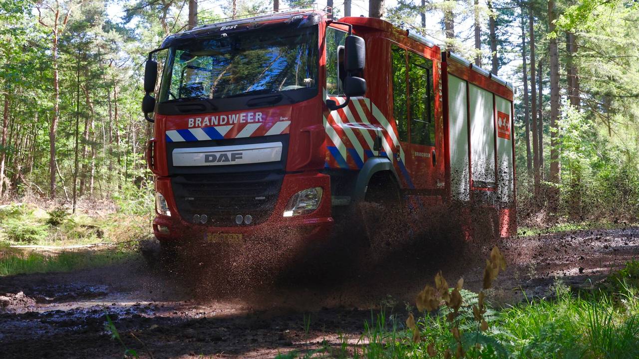 De brandweer werd gealarmeerd vanwege de brand bij Son (foto: Sander van Gils/SQ Vision).