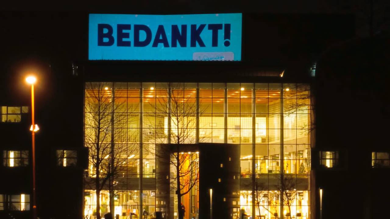 Kleurrijke boodschap op het Maasziekenhuis in Beugen.