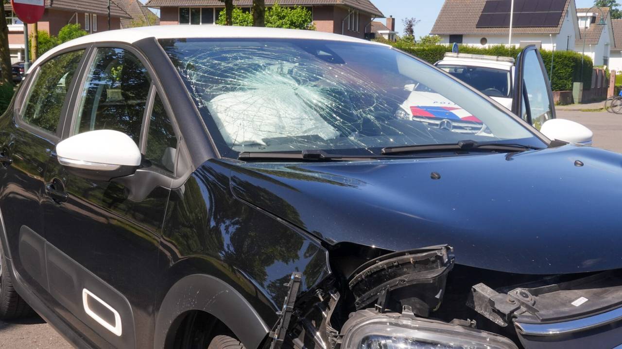 Een bestuurder zou de andere auto door de laagstaande zon niet goed hebben gezien (foto: Harrie Grijseels/SQ Vision).