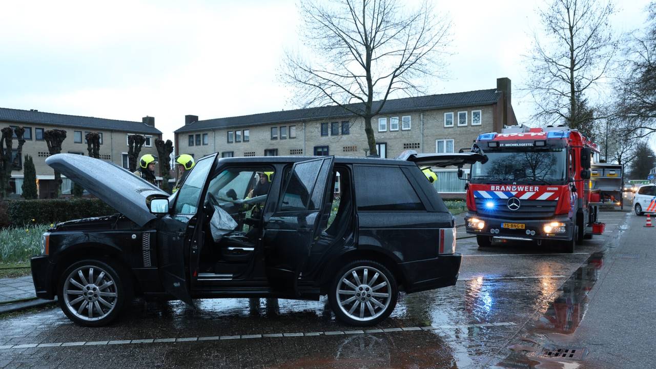 De auto waar het brandje woedde (foto: Sander van Gils/SQ Vision Mediaprodukties).