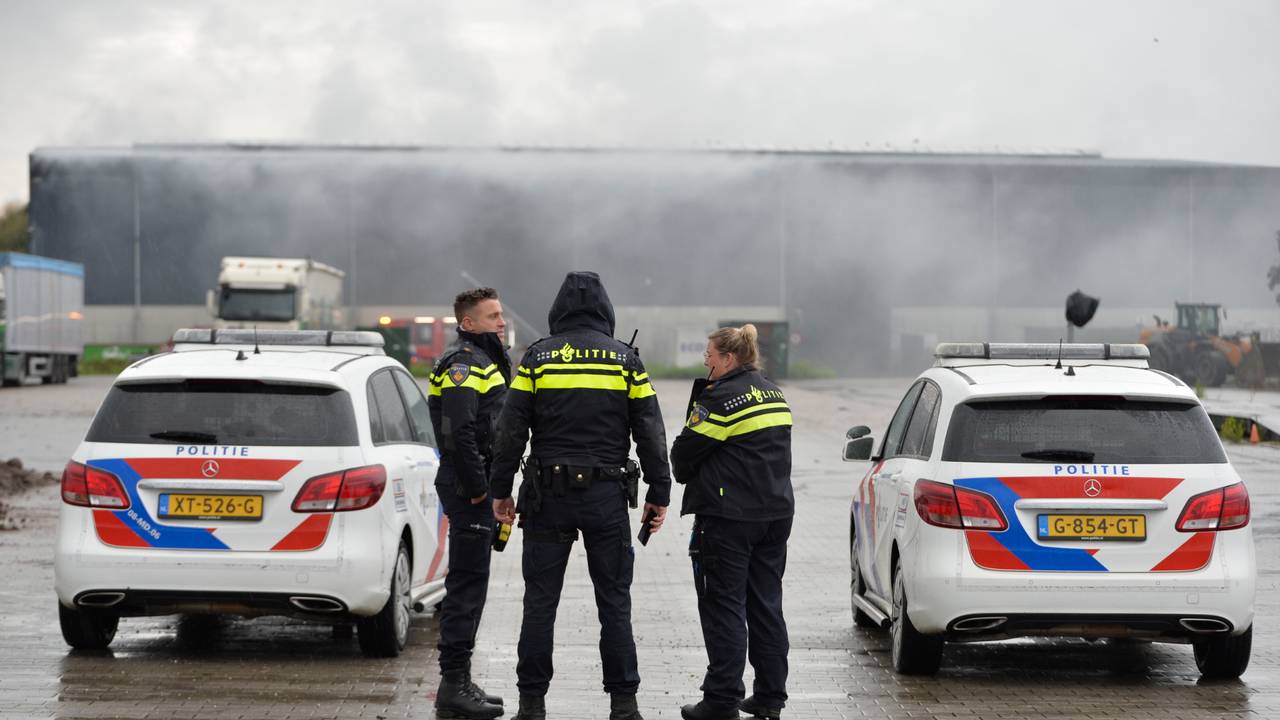Hoe de brand bij Ecopark Breda kon ontstaan, wordt onderzocht (foto: Perry Roovers/SQ Vision).