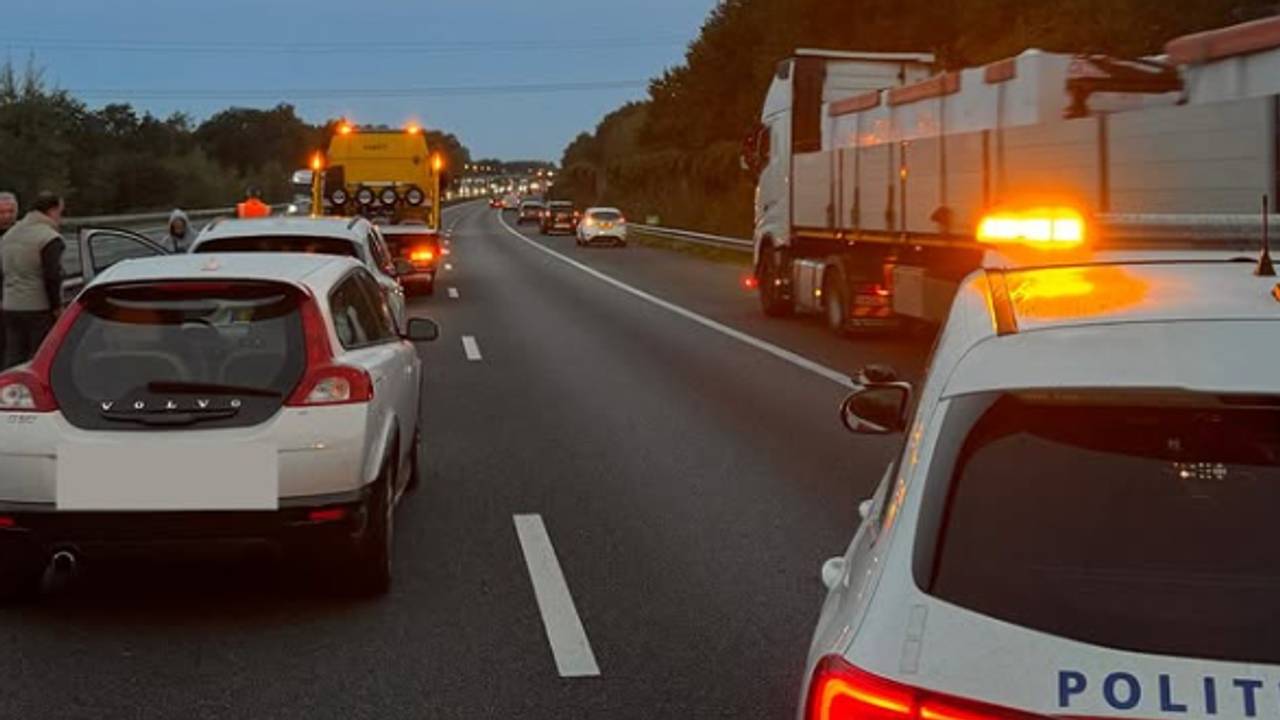Kettingbotsing op A67 zorgt voor vertraging.