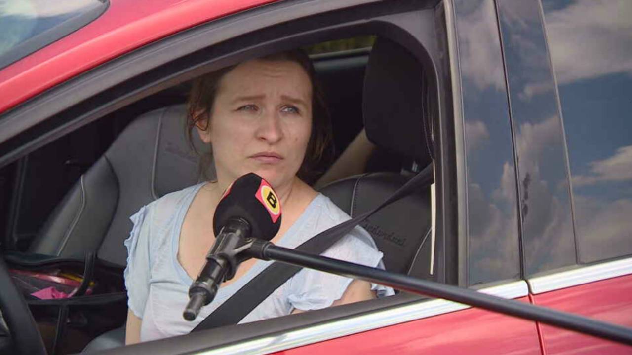 Een medewerker van Vion in Boxtel (Foto: Noël van Hooft).