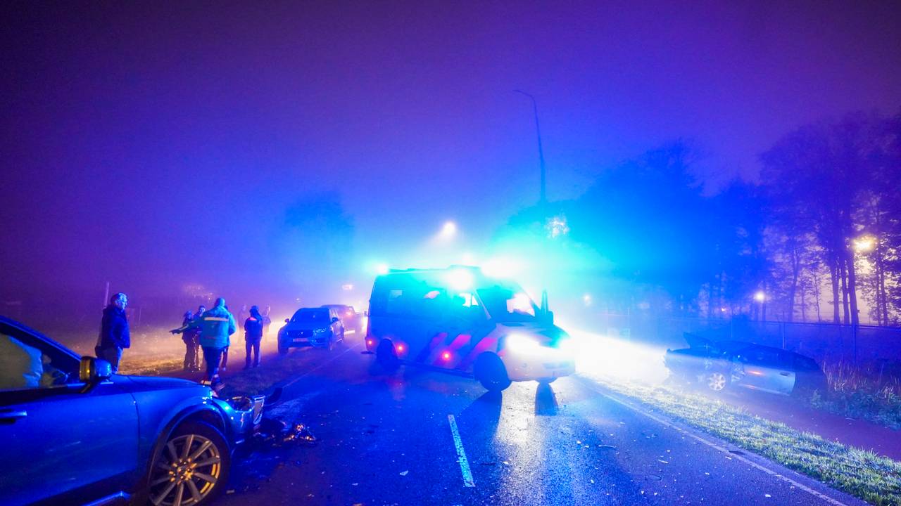 De twee auto's kwamen tegenover elkaar tot stilstand (foto: SQ Vision).