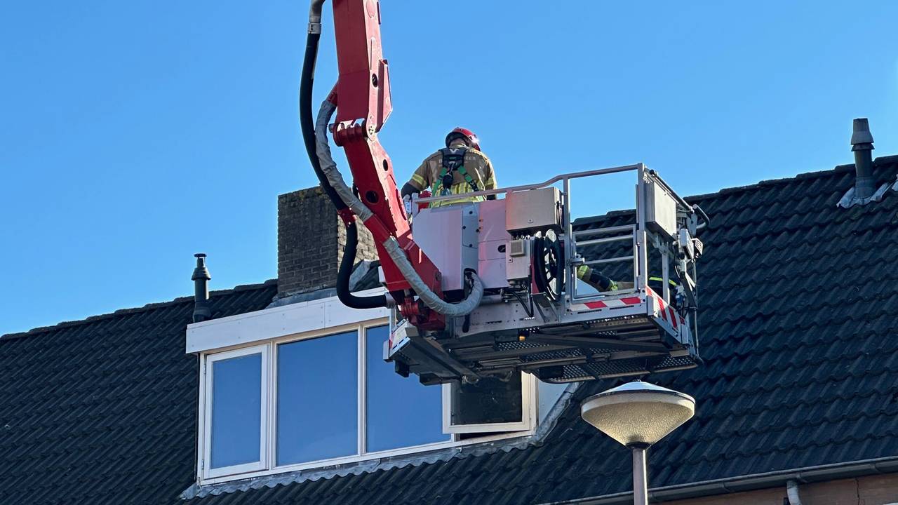 De brand zou ontstaan zijn bij de cv-ketel van het huis in Drunen (foto: Bart Meesters).