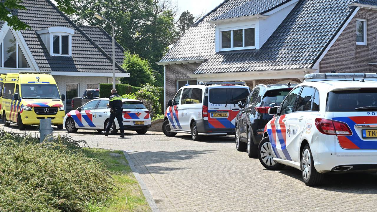 Het ging mis aan de Lijsterbesstraat in Sint Willebrord (foto: Perry Roovers/SQ Vision).