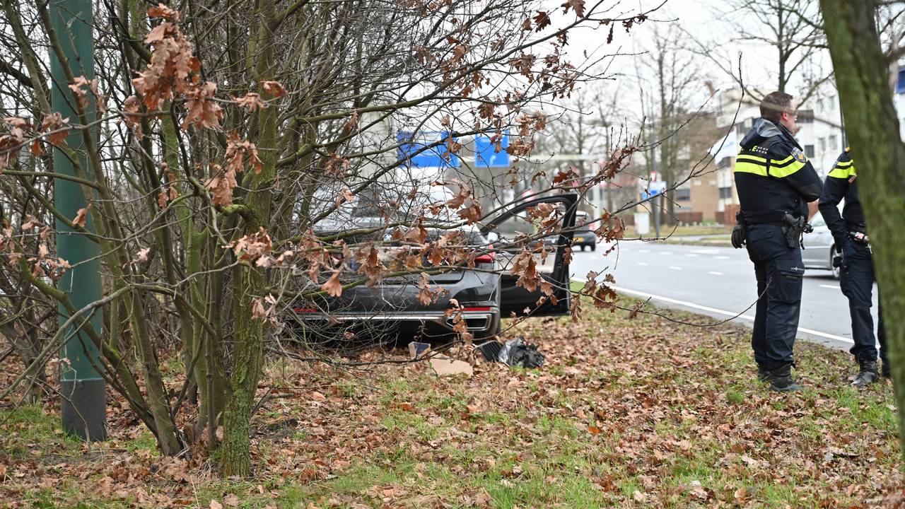 Volgens een 112-correspondent zou de auto een nieuwwaarde hebben van anderhalve ton (foto: Perry Roovers/SQ Vision).