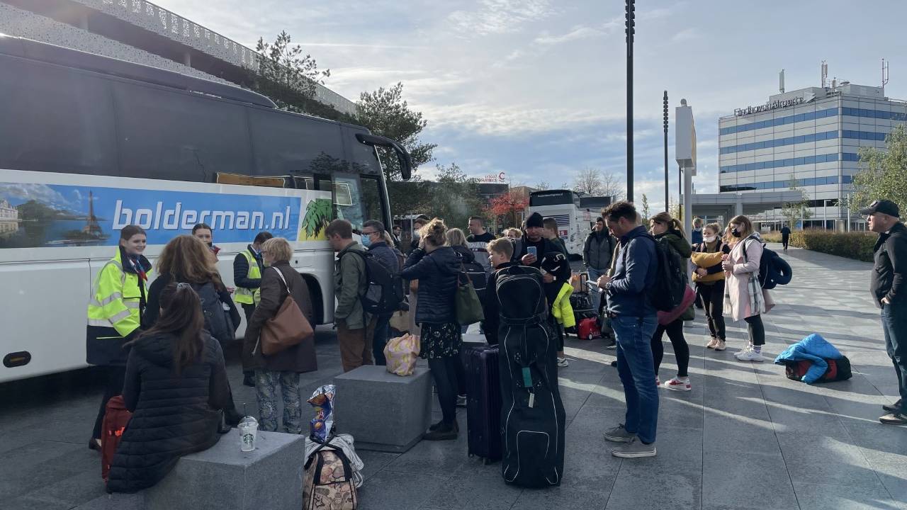 De problemen op Eindhoven Airport leverden reizigers flink wat overlast op (foto: René van Hoof).