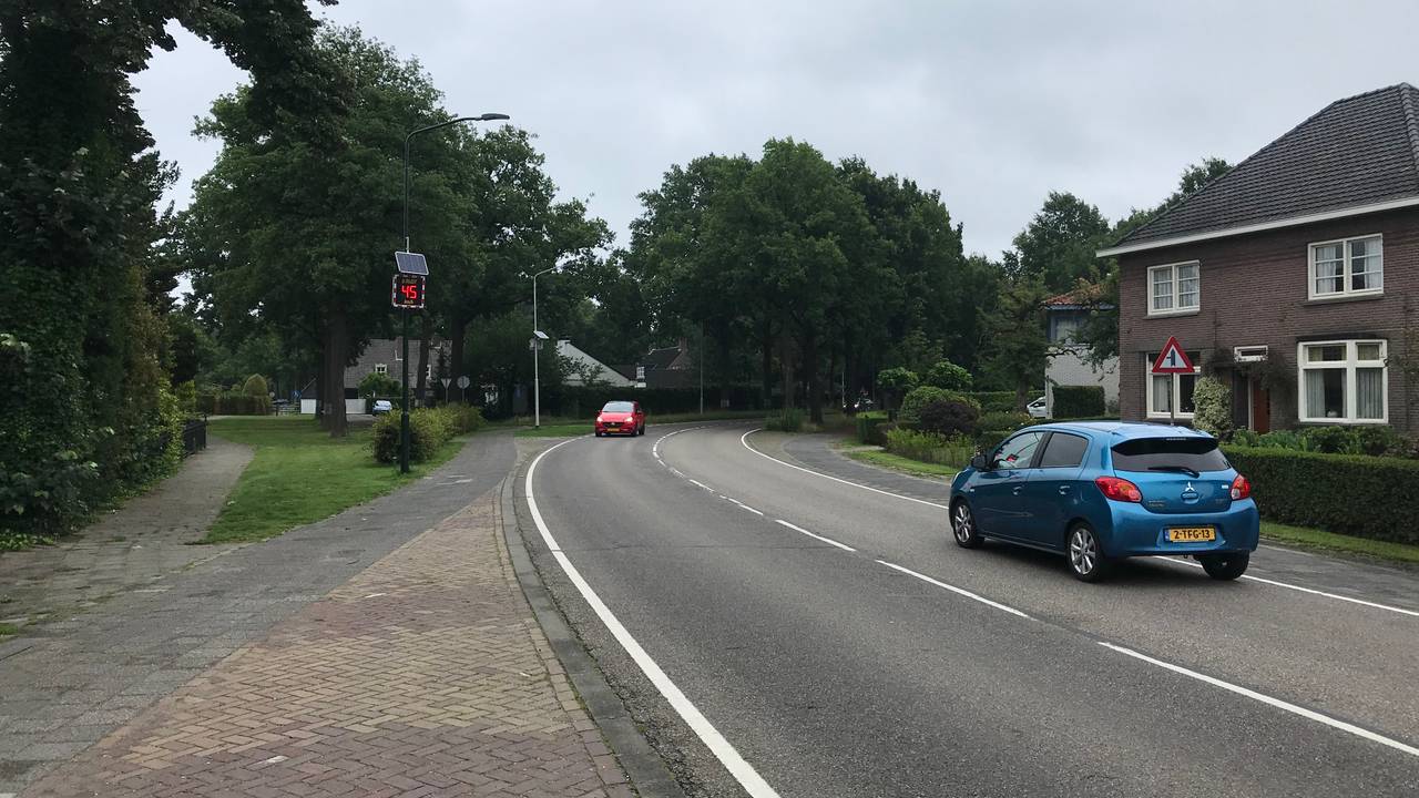 De snelheidsmeters wijzen bestuurders op de juiste snelheid.