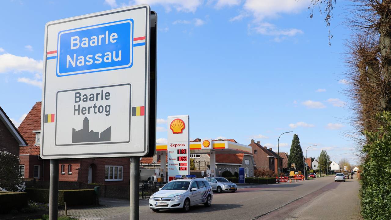Tanken in BaarleNassau en Hertog kan nog gewoon 'Hier handhaven is niet te doen' Omroep Brabant
