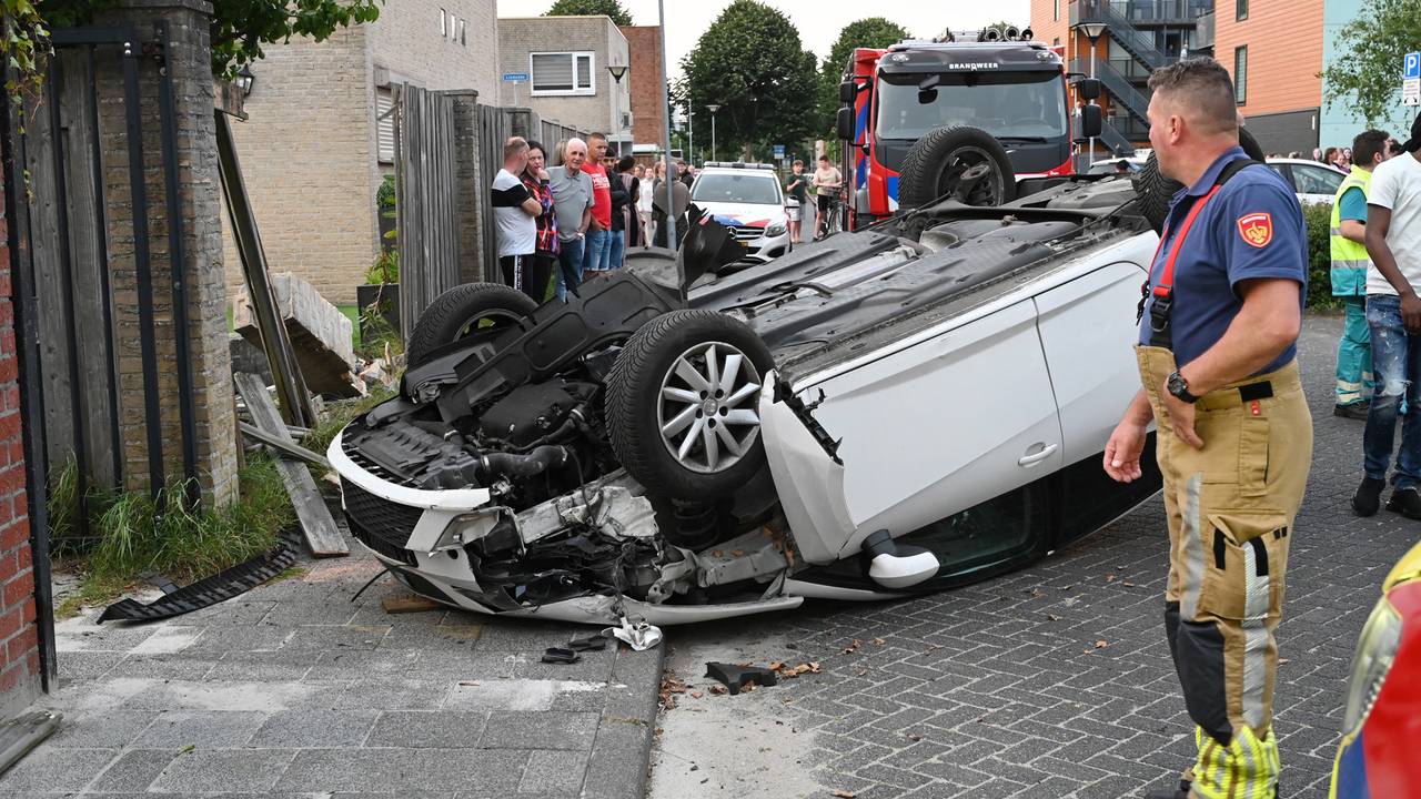 112-nieuws: Auto Belandt Op Zijn Kop • Twee Gewonden Bij Aanrijding ...