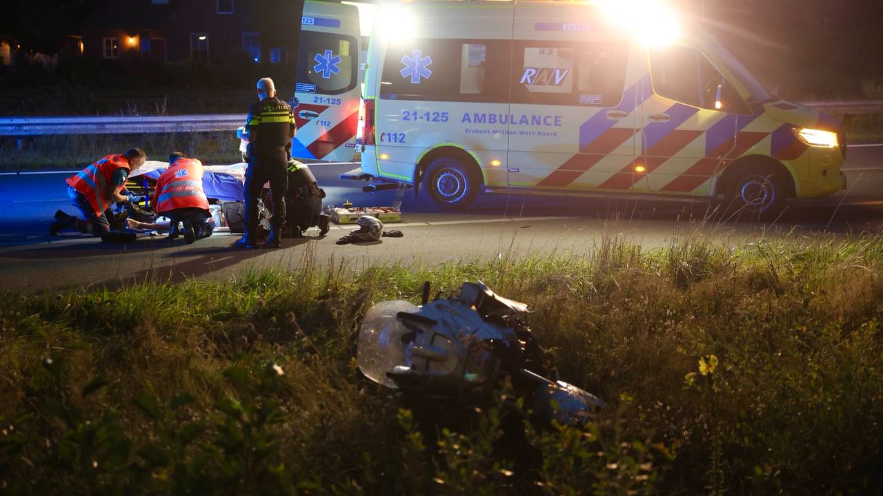 Motorrijder gewond bij zware botsing op A50: verkeer omgeleid.
