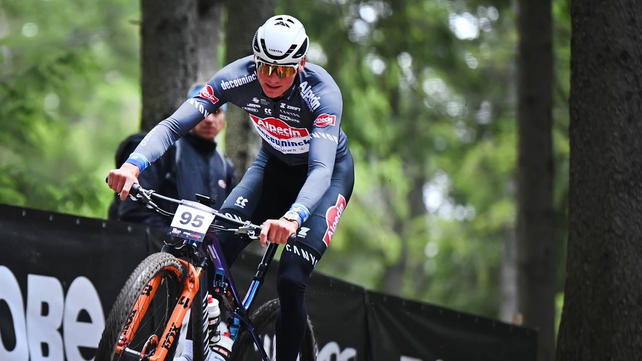 Van der Poel afgelopen zaterdag tijdens de training voor het wereldbekerwedstrijd (foto: ANP).