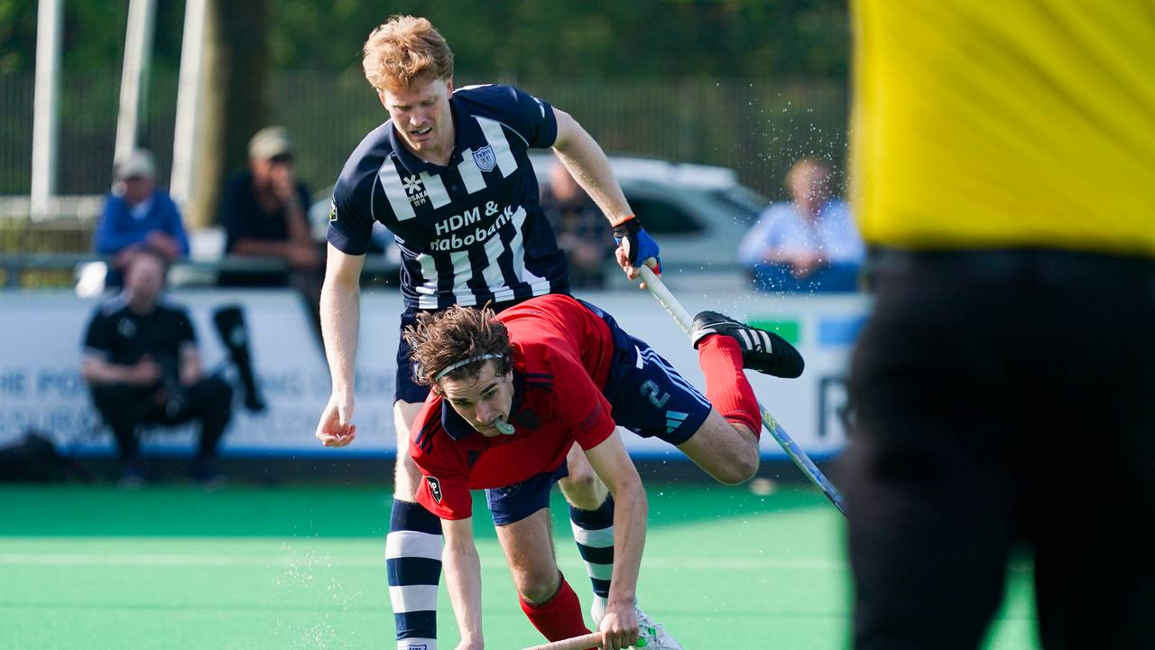 Deze autoverkoper valt op als topscorer op het hoogste hockeyniveau