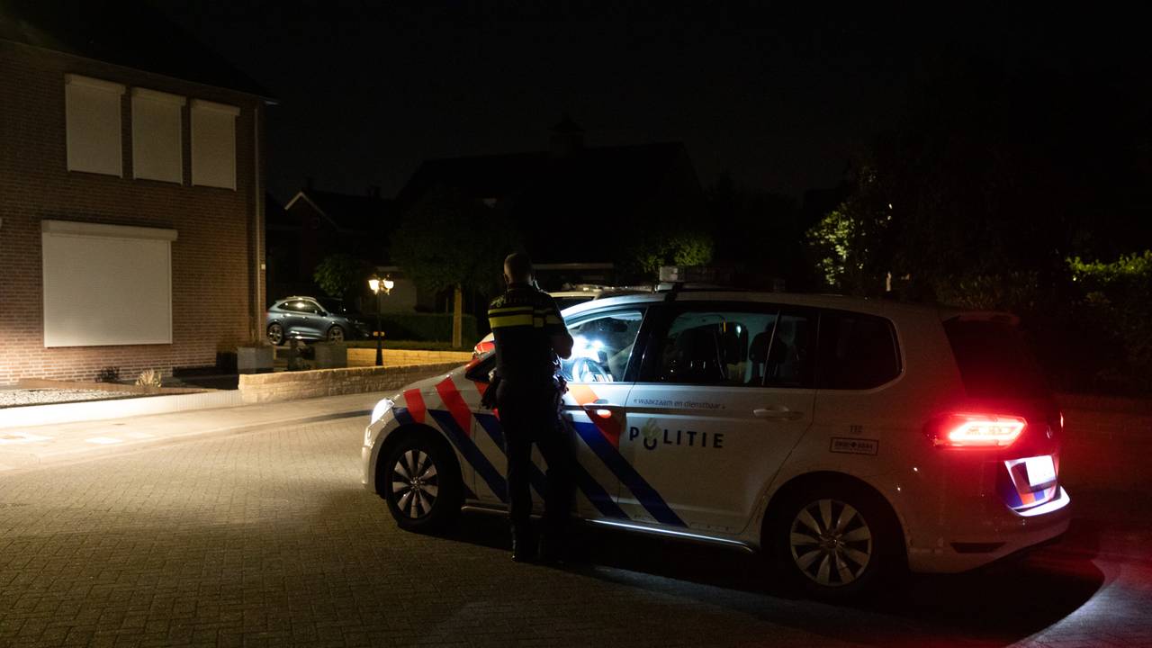 De politie doet onderzoek in Sint Willebrord (foto: Christian Traets/SQ Vision).