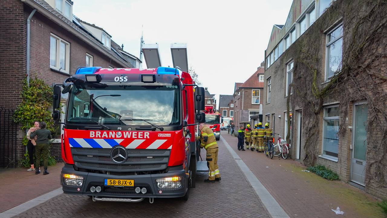 De brandweer was gealarmeerd door buren (foto: Gabor Heeres/SQ Vision).