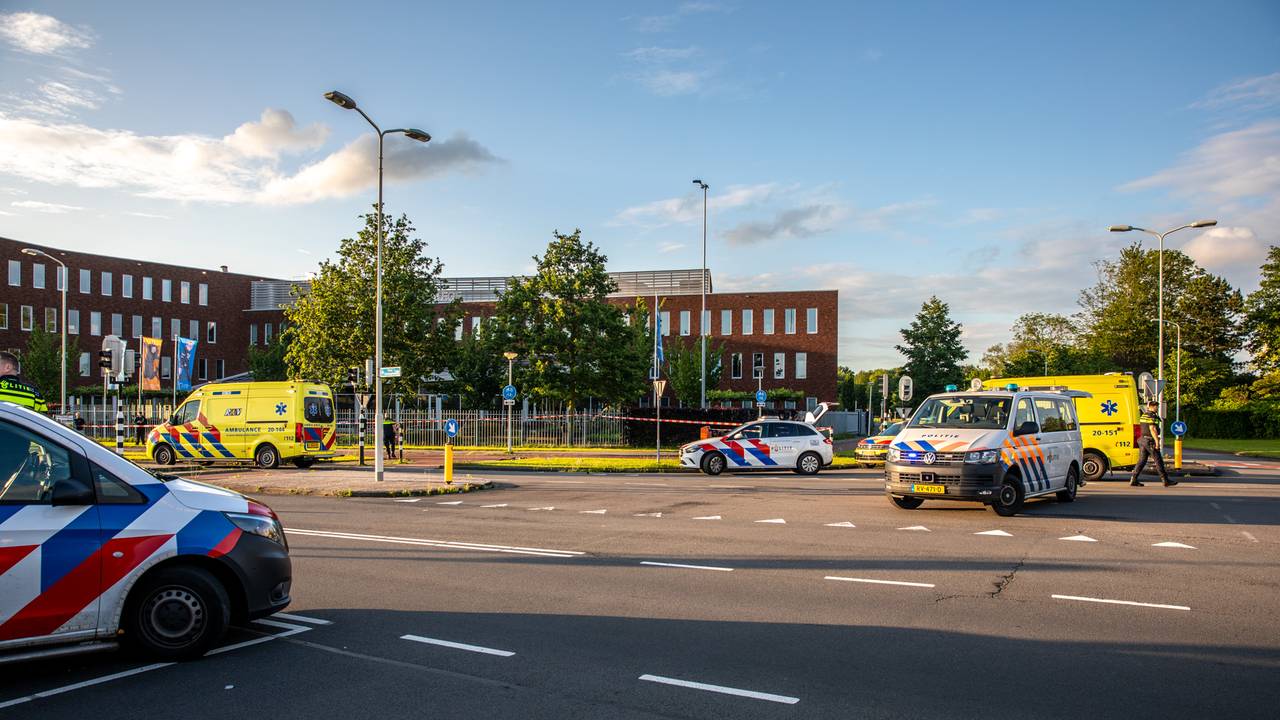 Een deel van het kruispunt werd afgezet (foto: Christian Traets).