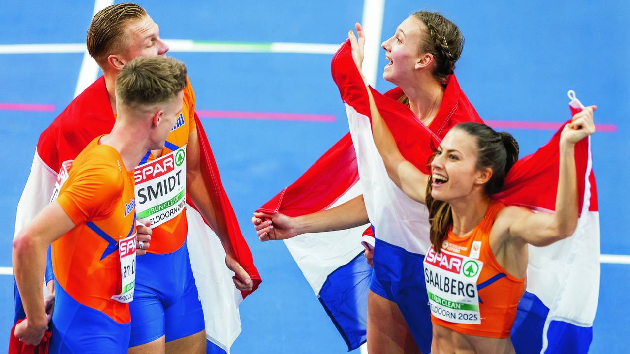 Eveline Saalberg (rechts), dolblij met Europees goud (foto: ANP).