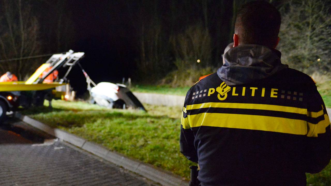 De politie doet onderzoek (foto: Perry Roovers/SQ Vision).