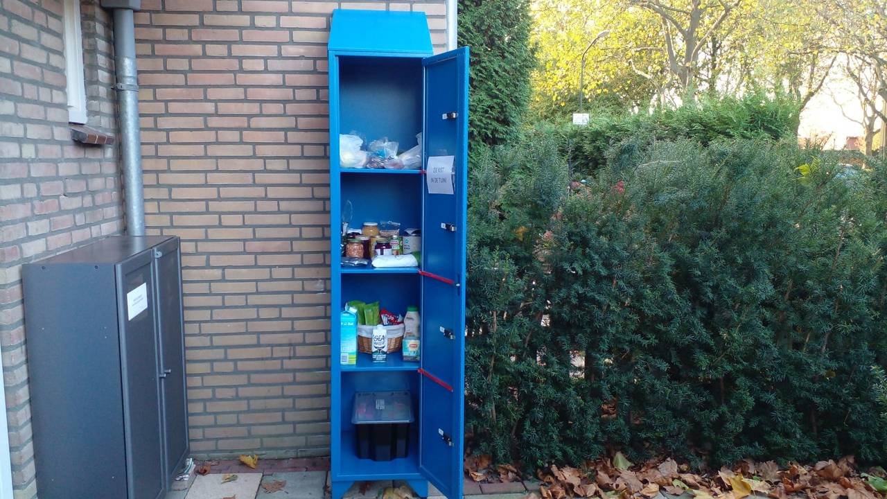 De gloednieuwe deelkast die Marina cadeau kreeg (foto: privébeeld).