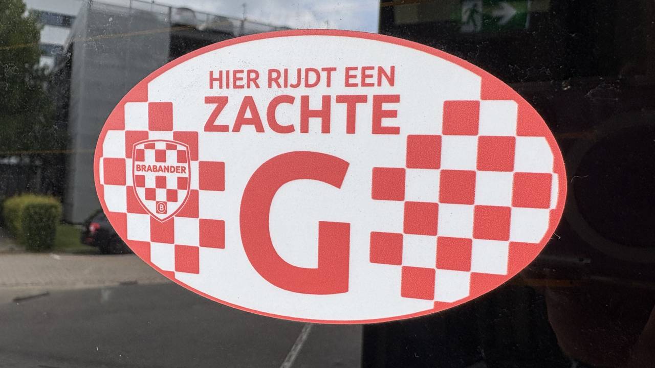De sticker waar het allemaal over gaat (foto: Omroep Brabant).