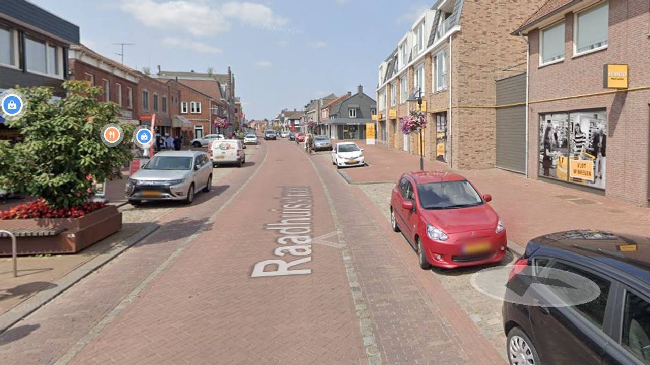 De Raadhuisstraat in Hoogerheide. Google Streetview.