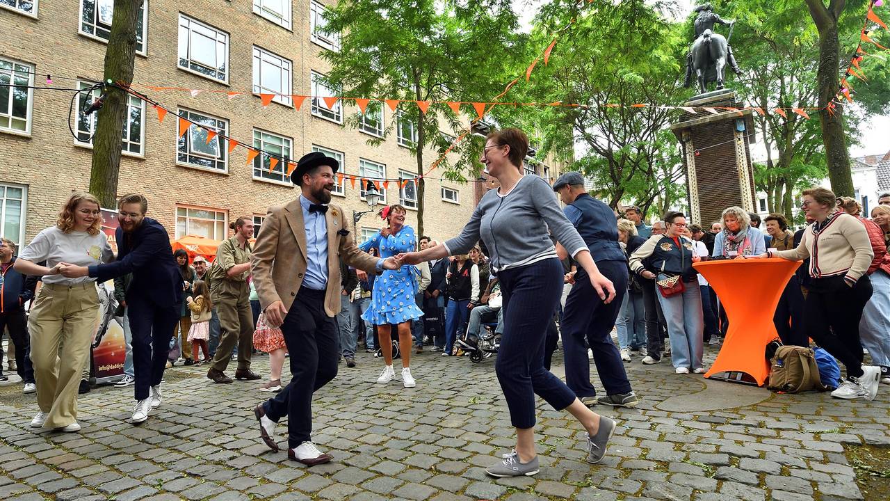 Deze jazzliefhebbers gooien de heupen los (foto: Erald van der Aa).