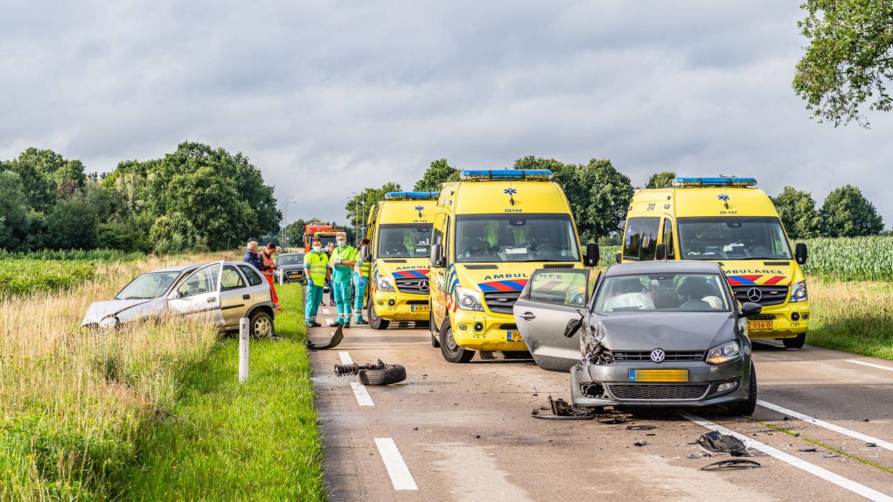Bij het ongeluk raakten de vier inzittenden gewond (foto: Jack Brekelmans/SQ Vision).