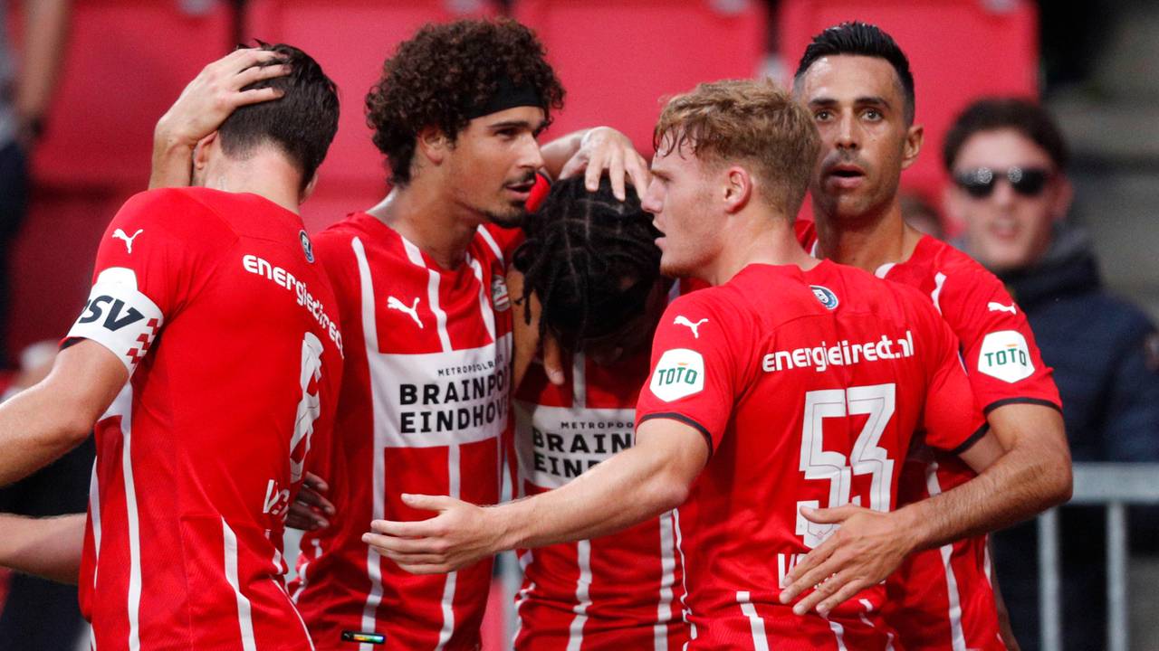 PSV viert de goal van Madueke (foto: ANP).