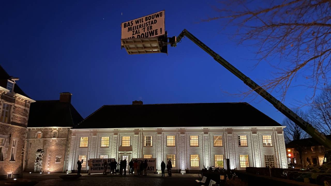 Eerde protesteert tegen de komst van enorme reclamezuil (foto: Jos Verkuijlen).