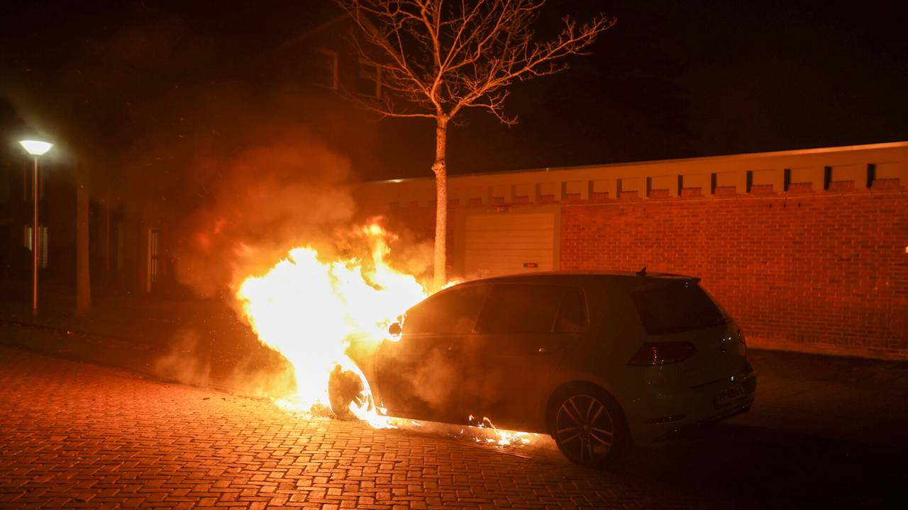 De voorkant staat in lichterlaaie (foto: Arno van der Velden/SQ Vision).