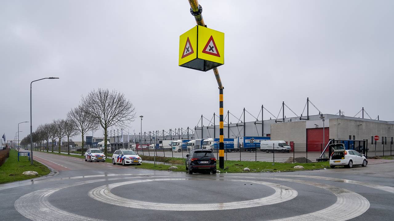 De politie kwam poolshoogte nemen (foto: Iwan van Dun/SQ Vision Mediaprodukties).