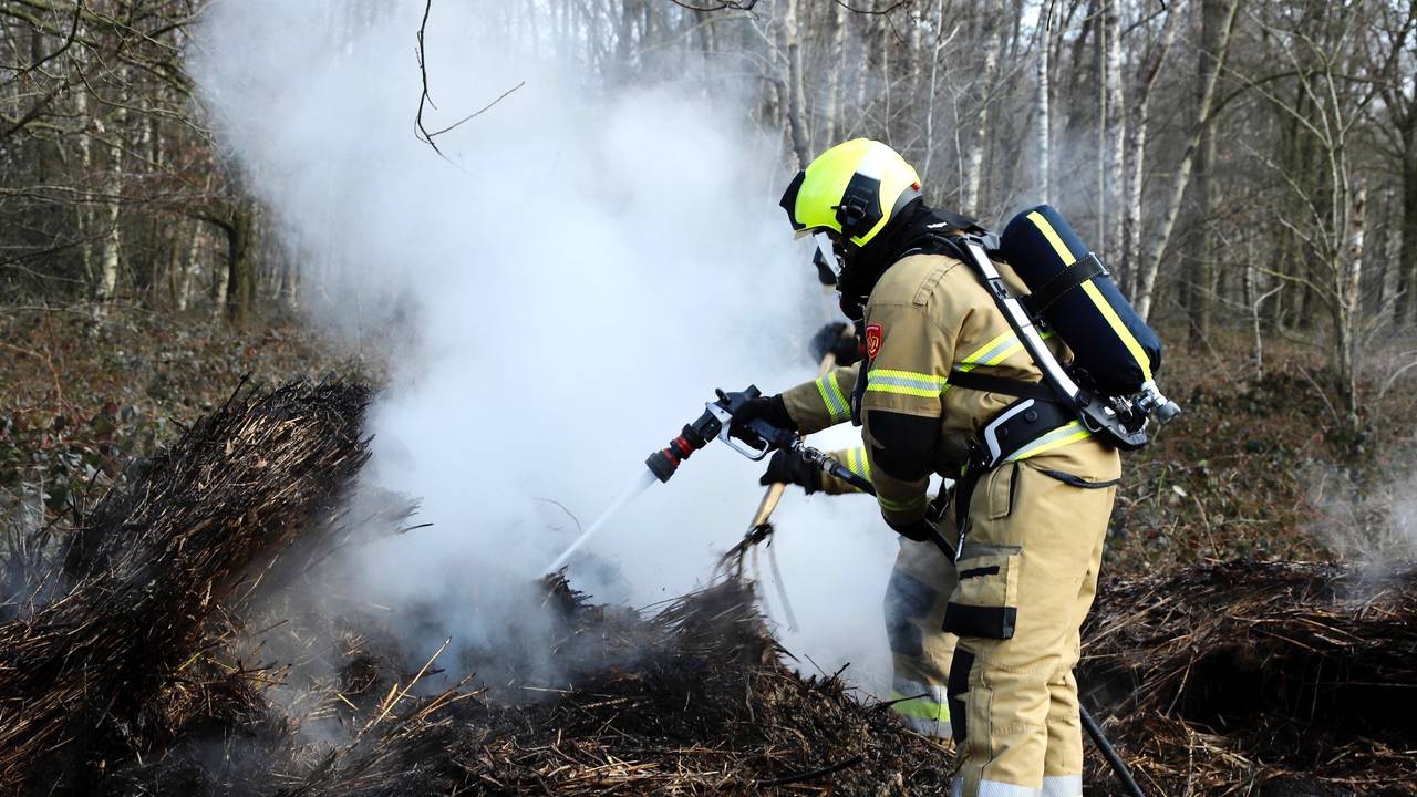 Het vuur kon van dichtbij worden geblust (foto: Persbureau SK-Media/SQ Vision Mediaprodukties).