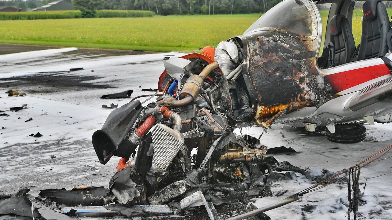 Van het vliegtuig bleef weinig over (foto: Rico Vogels/SQ Vision).