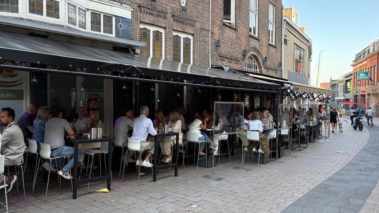 Dit restaurant heeft het lekker druk door de kermis (foto: Facebook Le Bistro).