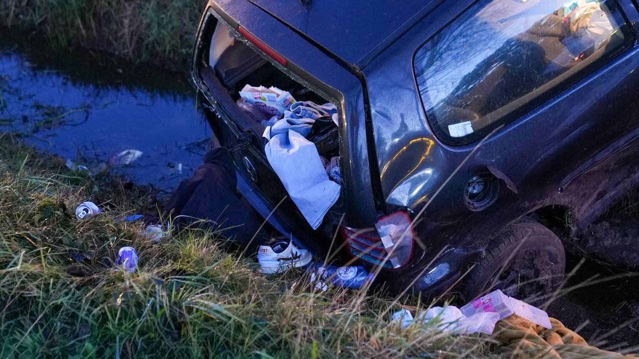 Hoe het ongeluk op de A5-0 bij Schaijk kon gebeuren, wordt onderzocht (foto: Gabor Heeres/SQ Vision).