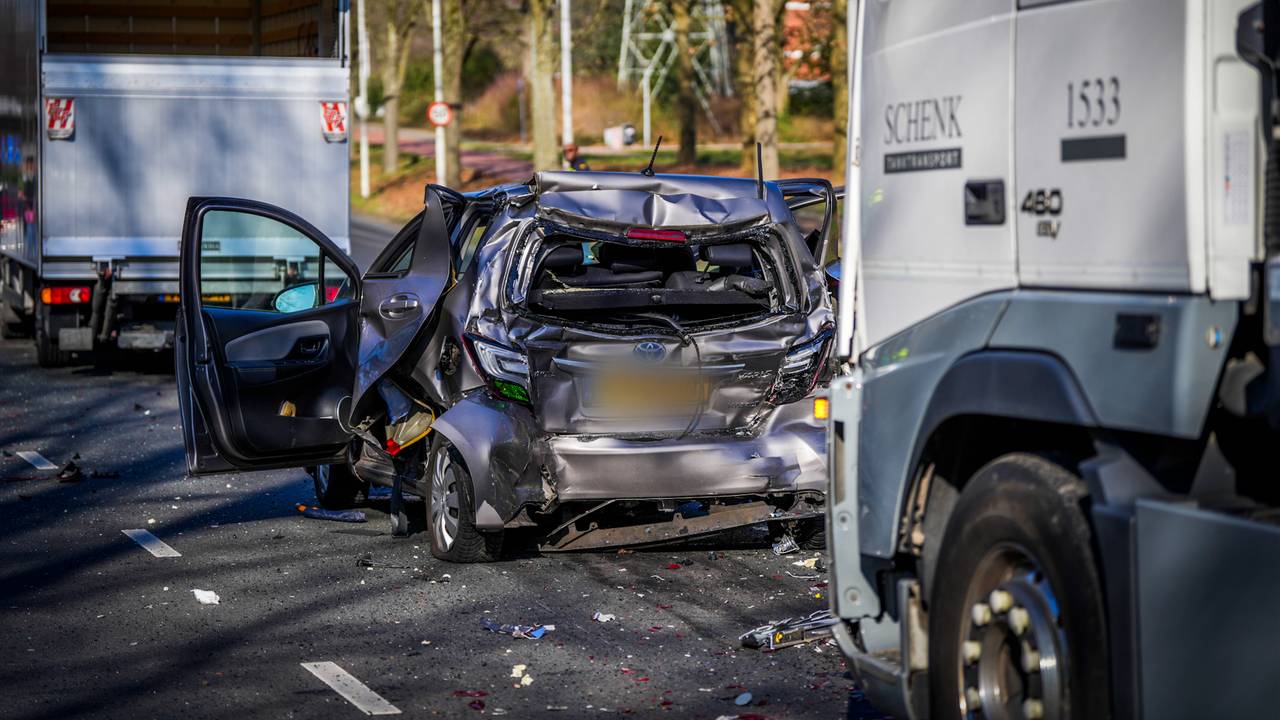 Chain collision in traffic jam after serious accident with camper: two people injured