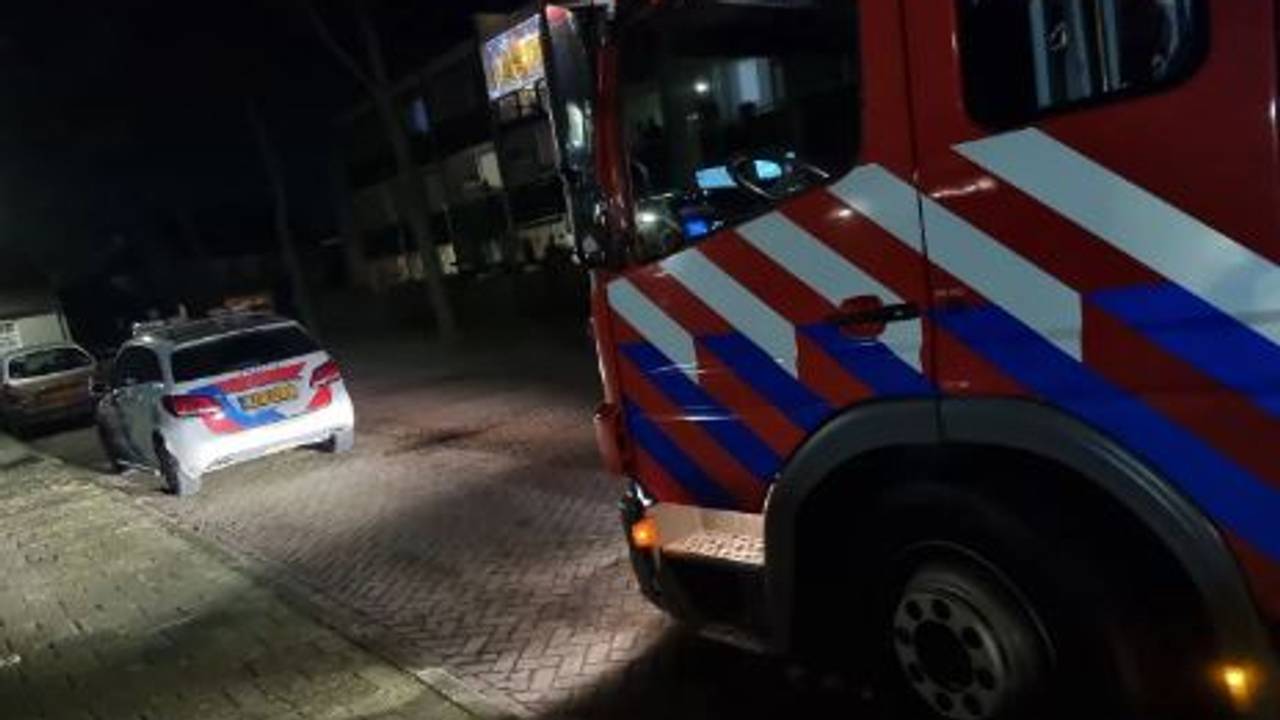 De brandweer ventileerde het huis aan de Mgr. Bekkersstraat in Schijndel (foto: Instagram wijkagent Meierij).