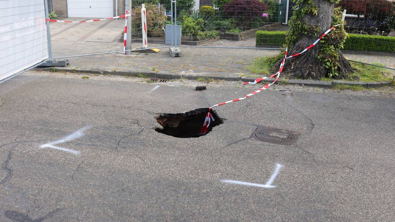 Alle auto's moesten de straat uit (foto: Arno van der Linden/SQ Vision).