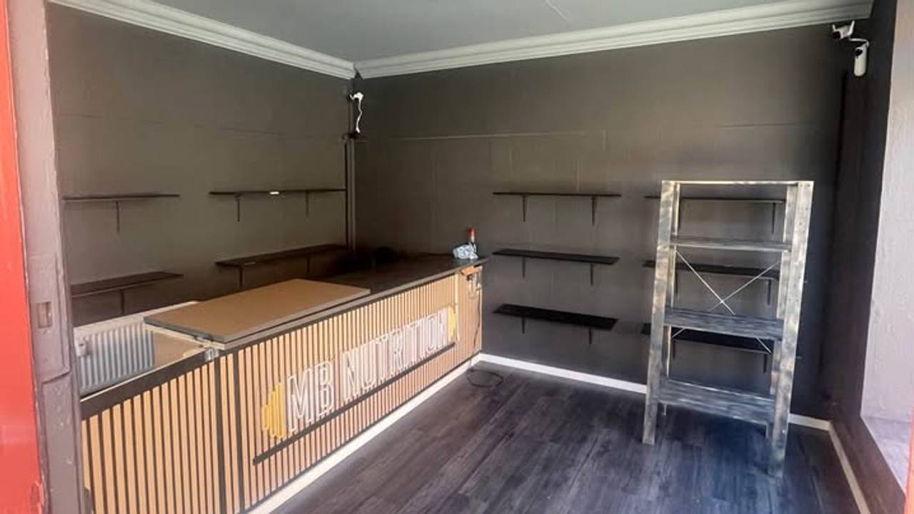 De ruimte staat inmiddels te huur (Foto: Facebook).