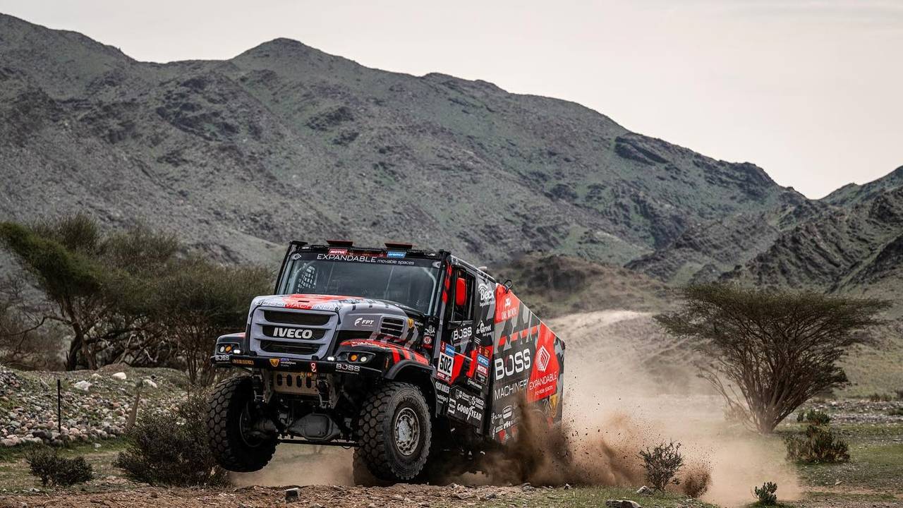 Janus van Kasteren in zijn Iveco tijdens de tweede etappe (foto: Boss Machinery - Team de Rooy).
