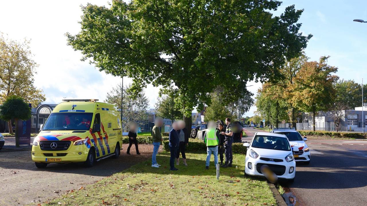 Het ging mis op het kruispunt van de Mijlstraat met de Industrieweg in Boxtel (foto: Sander van Gils/SQ Vision).